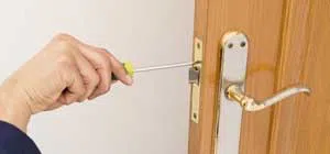 Affordable Locksmith Services Hazelwood, MO 314-372-0222 - trunk-unlock-01